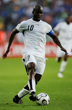 葡萄牙3-2加纳为什么c罗被换下来,葡萄牙3-2击败加纳c罗进了几个球