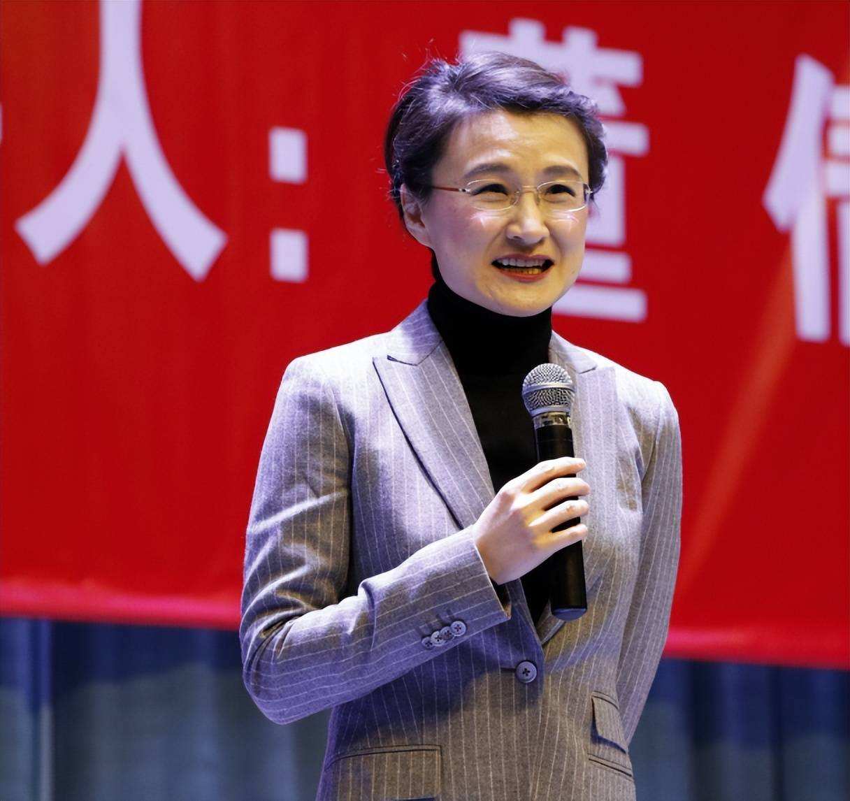 董倩滚出,董倩在央视主持过什么节目