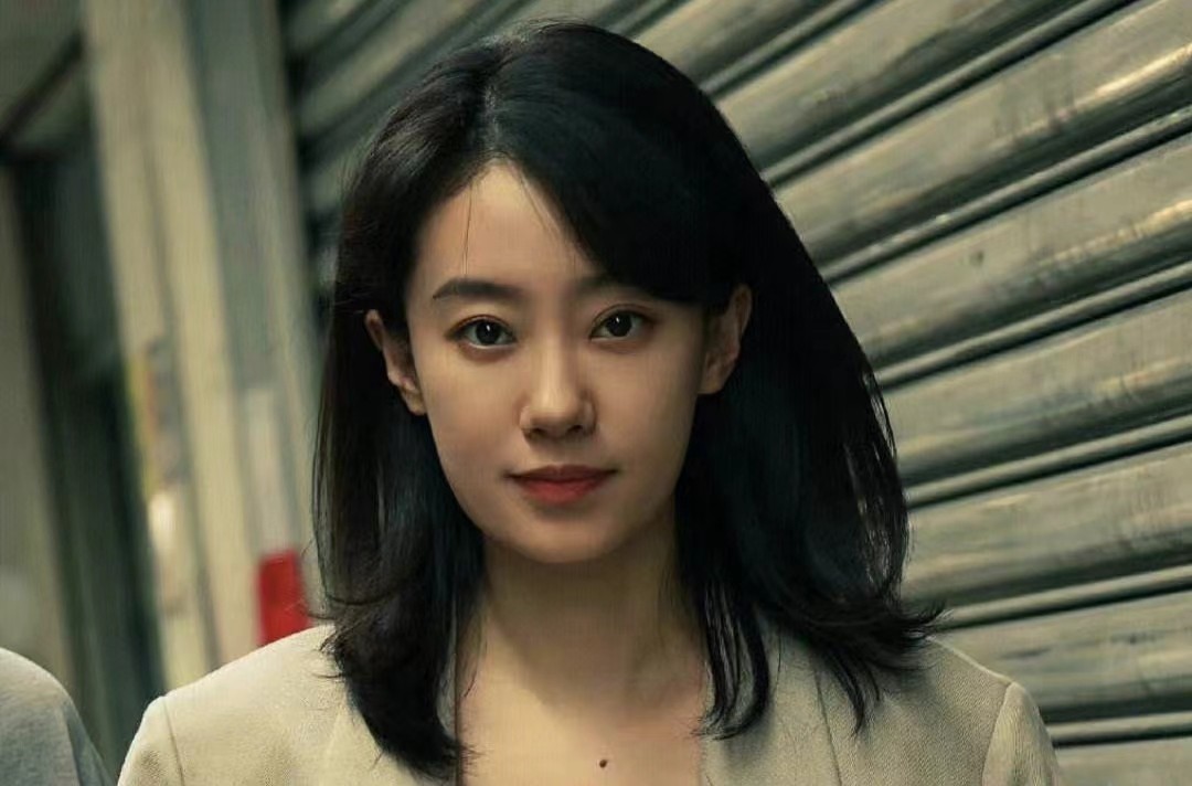 娱乐圈10名非科班出身的女演员,盘点娱乐圈后台最硬的8位女演员