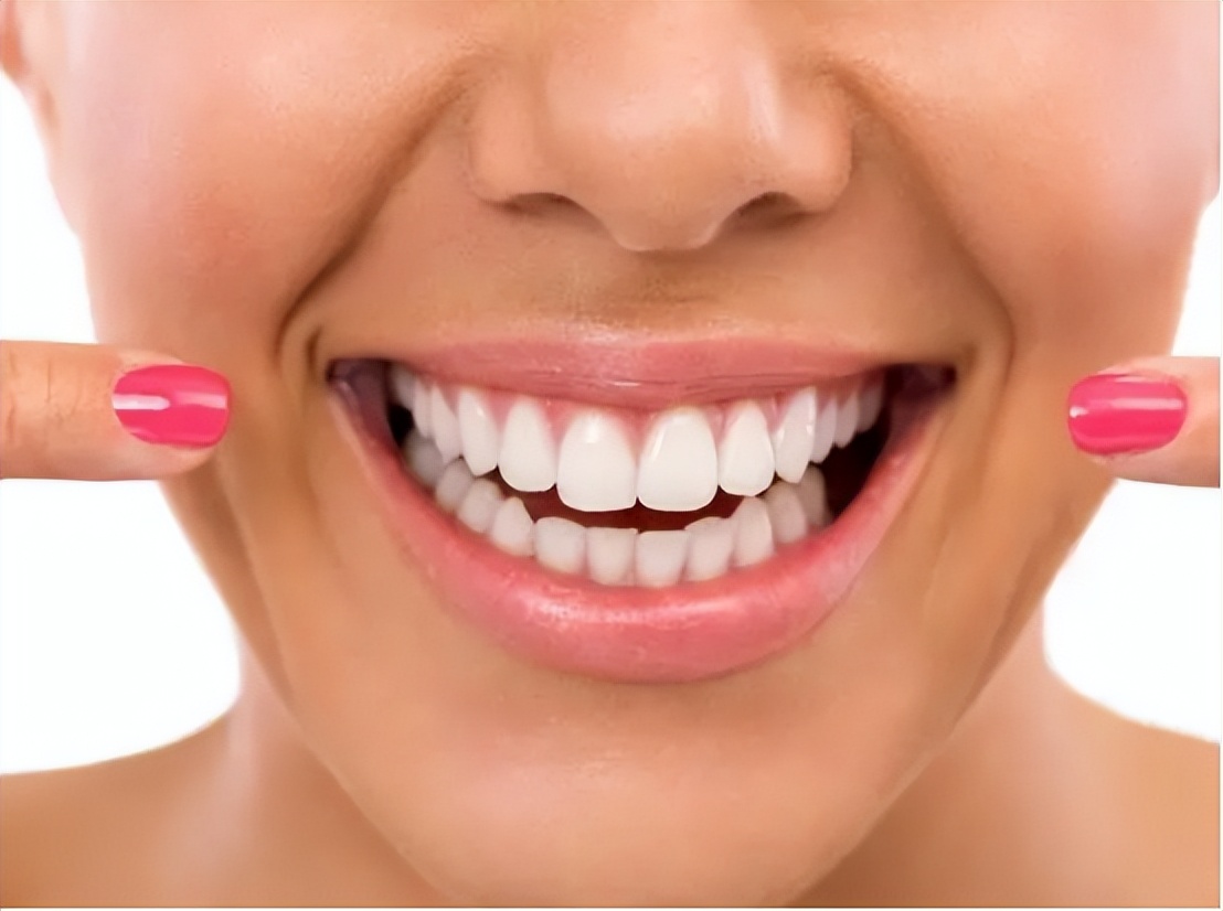 让牙齿变白的几种刷牙法,牙齿又黄又臭教你一招刷牙