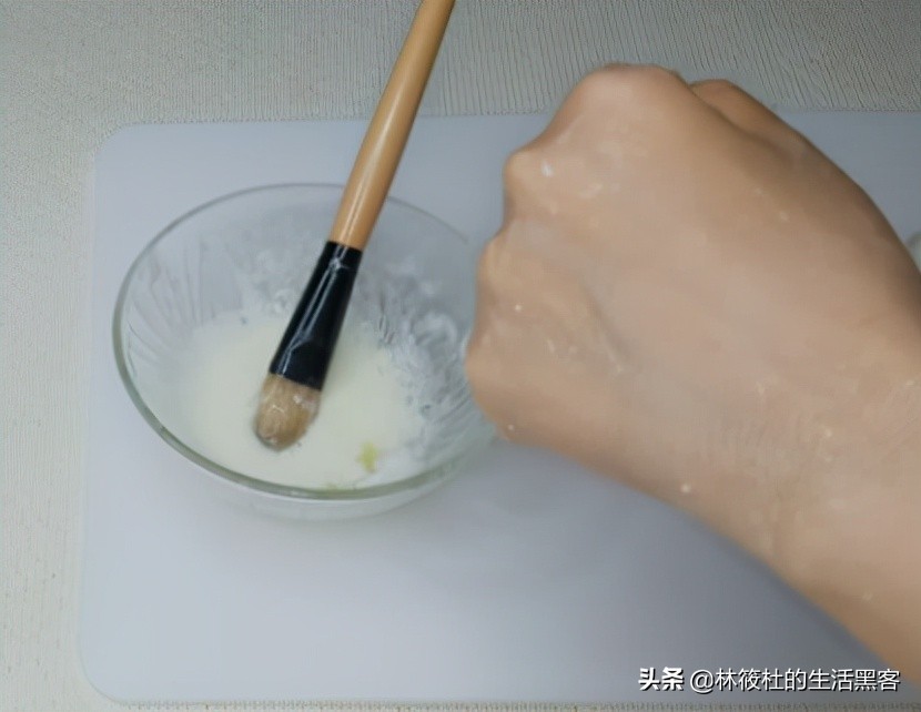 如何收缩脸部粗大毛孔,脸部毛孔粗大最好的解决修复方法