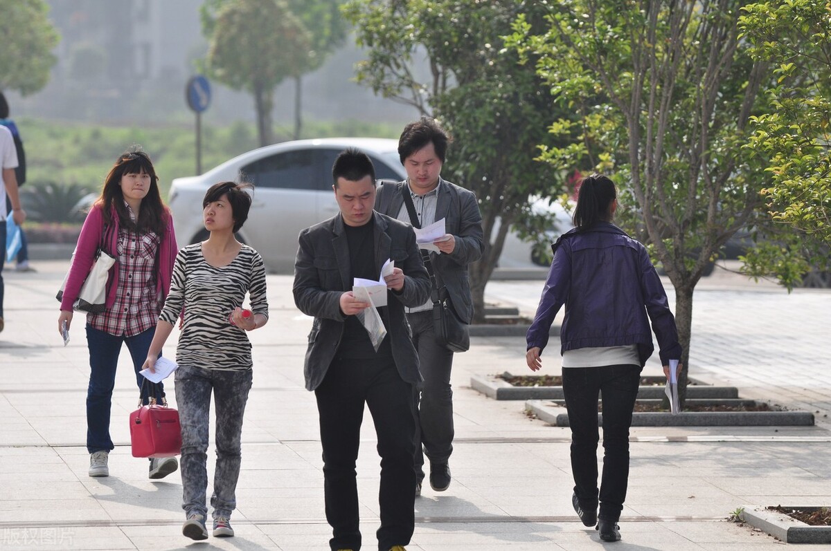 选调生和省考公务员都上岸怎么选,山东省选调生好考还是公务员好考