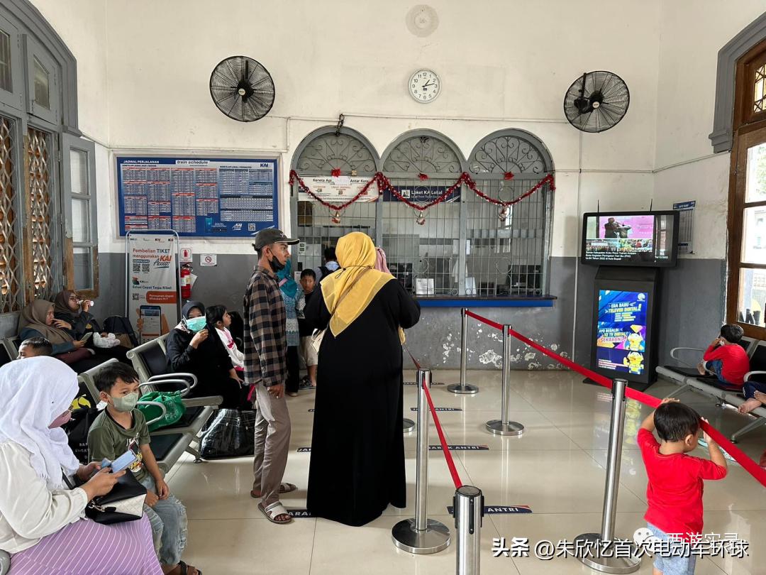 印尼进口中国火车车厢,印尼火车与高铁不一样