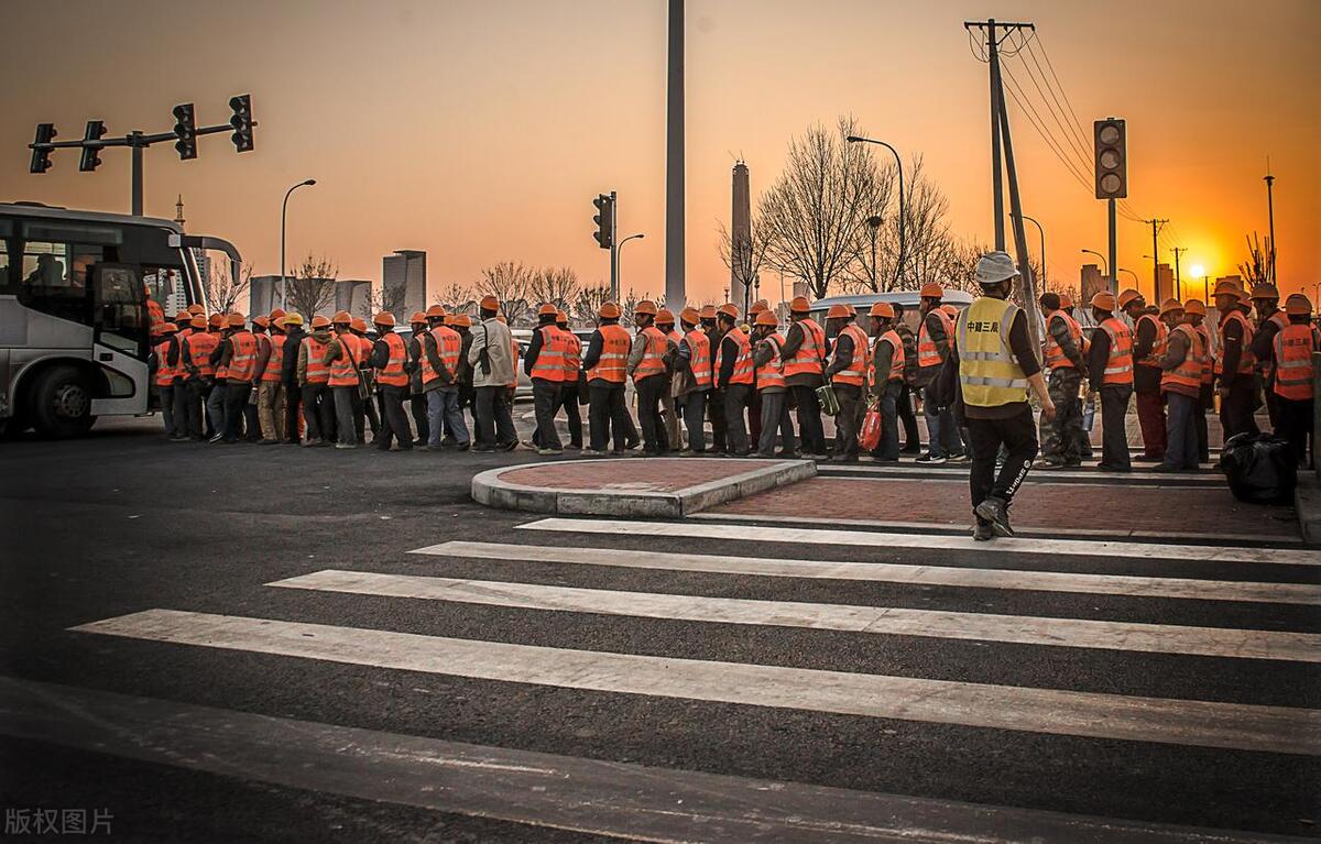 农村返乡潮越来越严重,2020农民工返乡热潮的出现