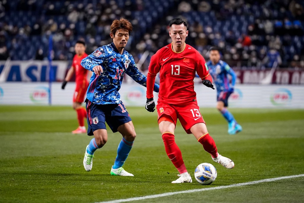 直播国足vs日本黄健翔,12强赛国足直播黄健翔