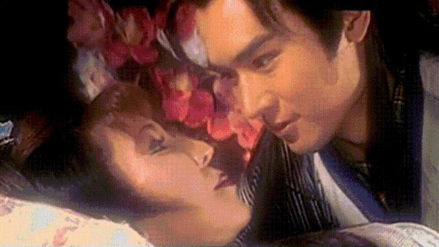 50岁大妈和小鲜肉演亲密戏，斥巨资加镜头，被骂20年，冤枉她了？