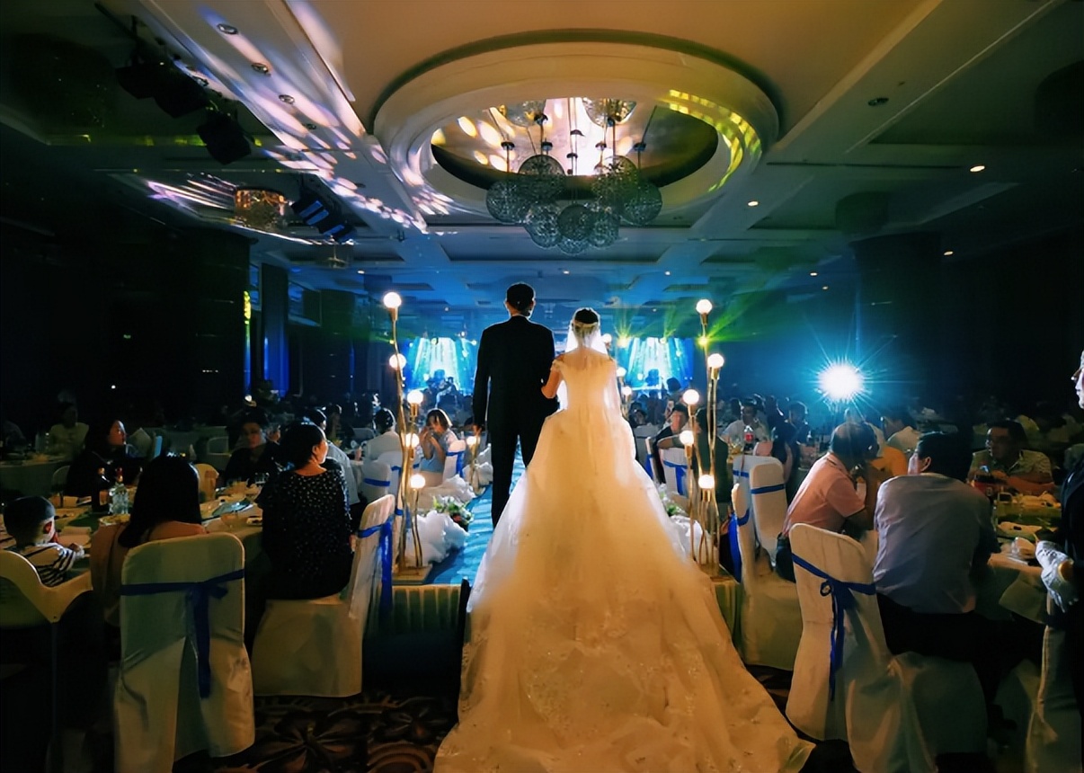 广东普通人办一场婚礼要多少钱,广东结婚摆酒大概花费多少钱呢