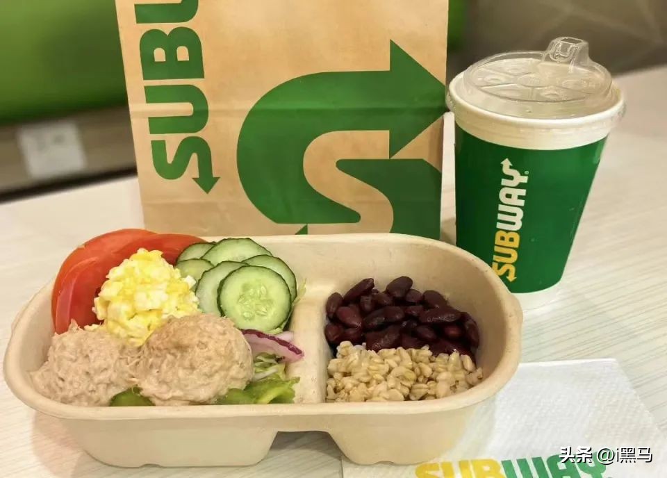 不甘被肯德基碾压，赛百味找来靠山