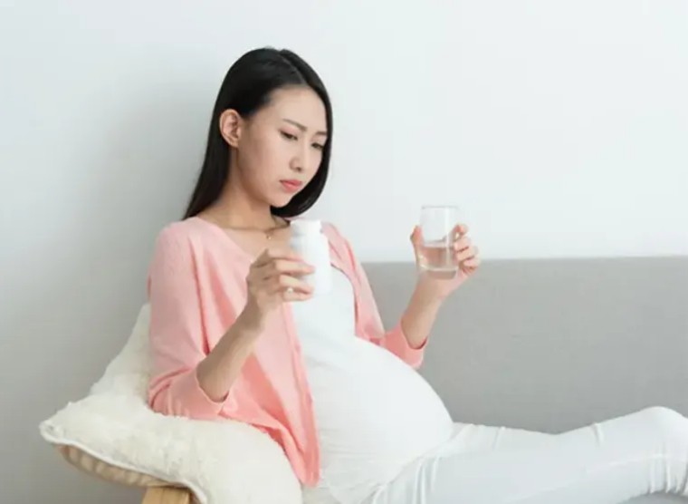 孩子肋骨外翻正常吗需要补钙吗,肋骨外翻补钙后会变正常吗