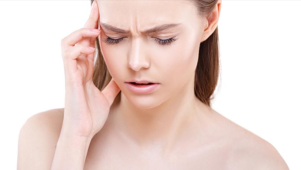 来月经头痛吃什么补,来月经就头痛中医治病