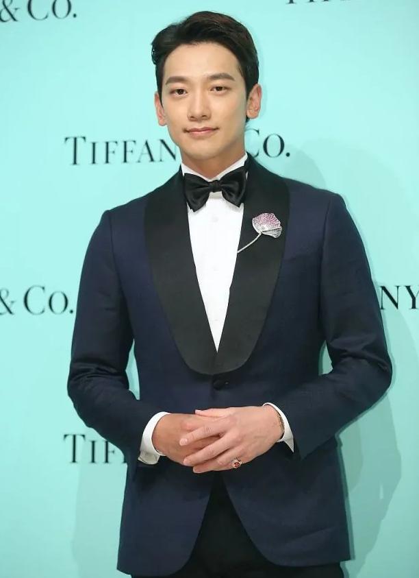 长了一张干净贵气又有书卷气的脸,长得风流倜傥情史干净的男明星