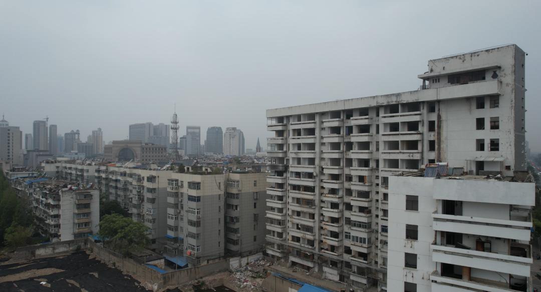 实探商圈现状,实探国贸旁废弃烂尾楼