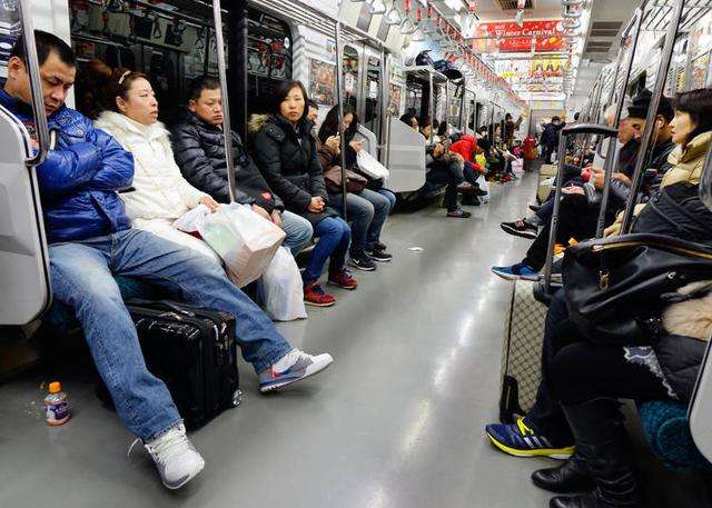 上海小伙负债42万到日本求学,被骗到农村成了黑户,打工15年养家人