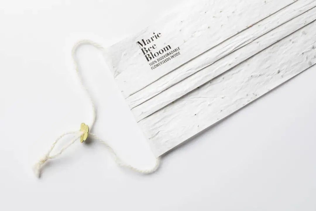 爱护环境不能随意丢弃口罩,使用过的废弃口罩是有害垃圾吗