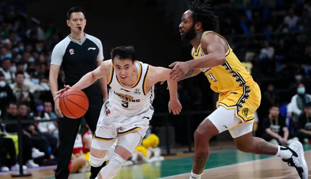 恭喜杨鸣！恭喜郭艾伦！辽宁男篮3-2淘汰广厦，成功晋级总决赛