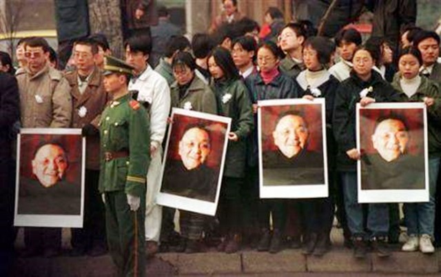 1997年*小平邓**逝世：四海齐悼