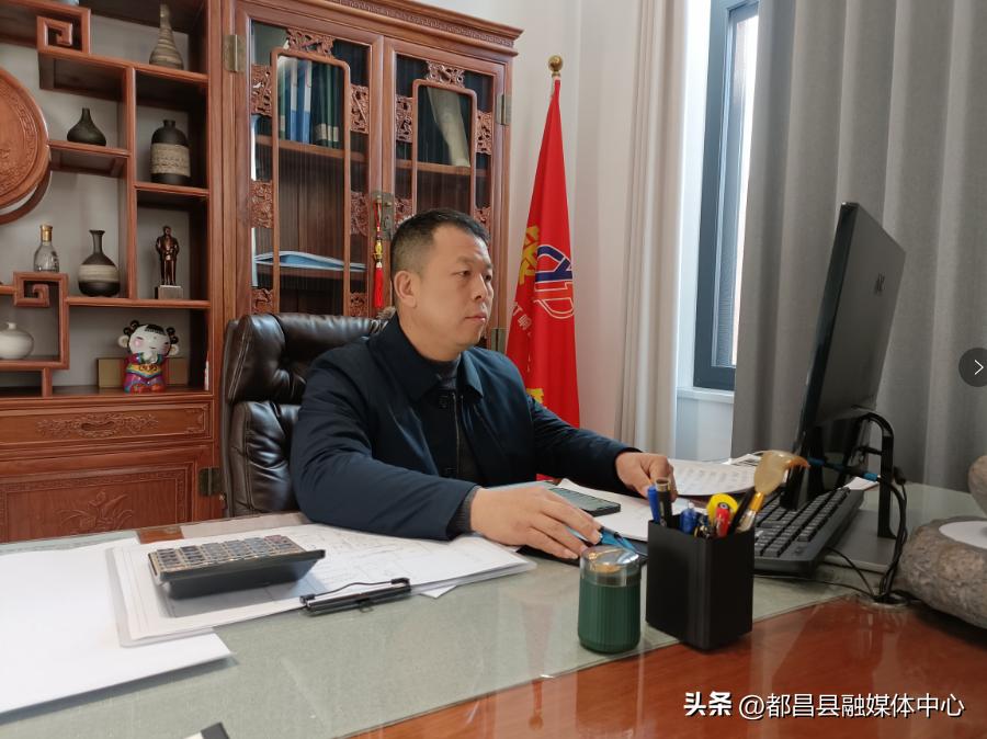 江烈辉：铸造“银图”成“双赢”