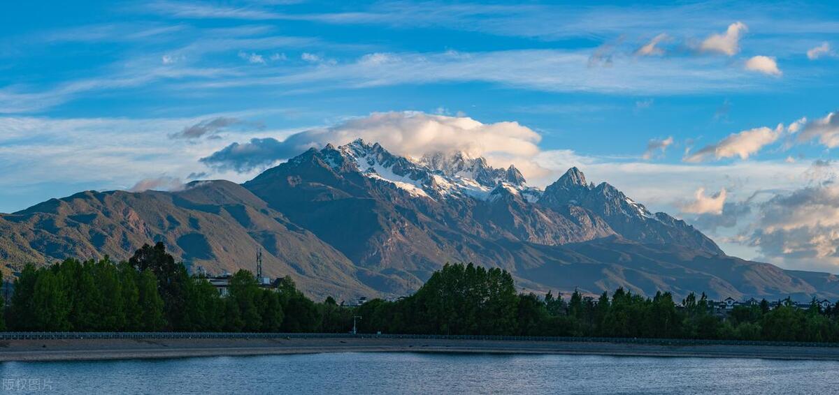 西藏和云南哪个更值得去旅游,云南最佳旅游时间表值得收藏