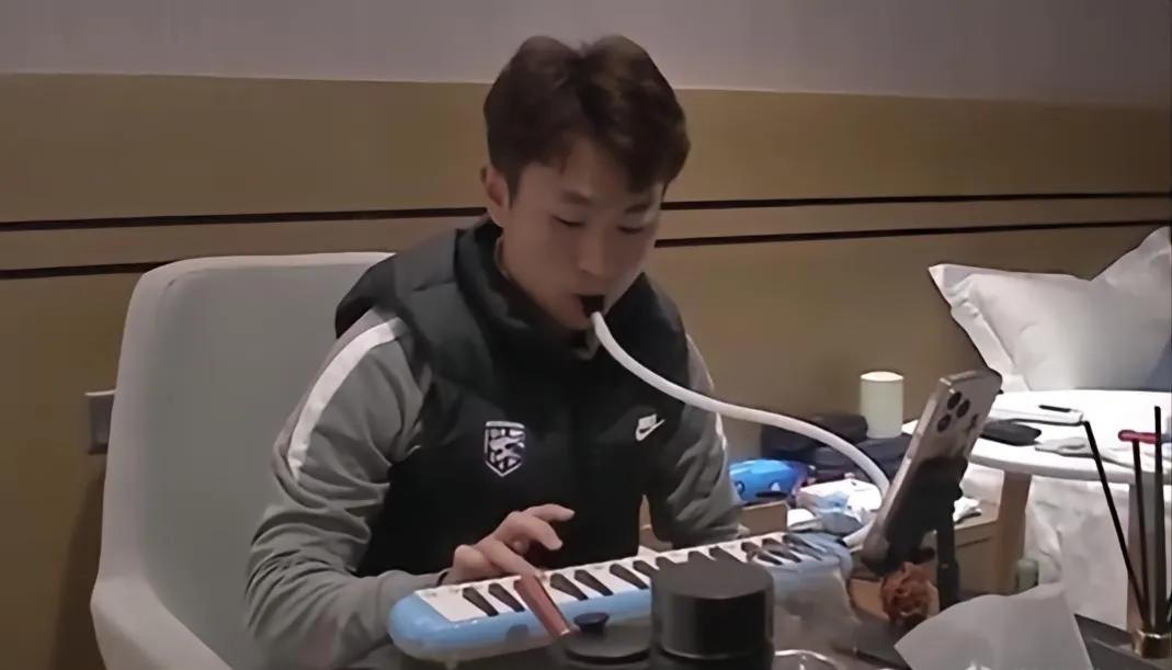 足坛狂飙时！央视正播出纪录片：武汉三镇三冠王的“秘密”