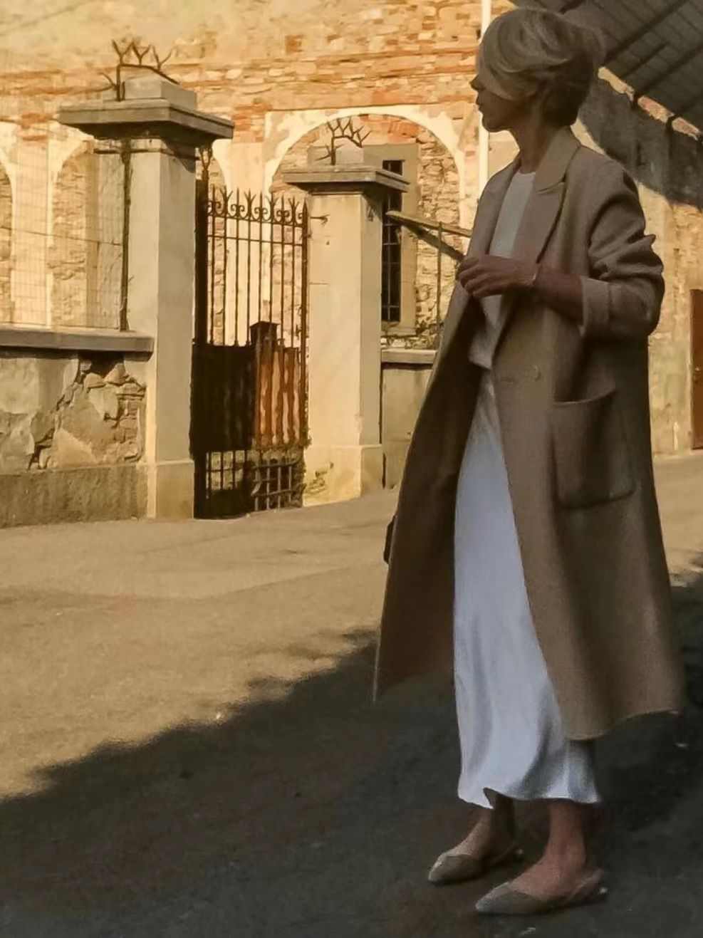 女人年纪大了，别被“老年打扮”耽误，学会这5个穿搭术才不显老