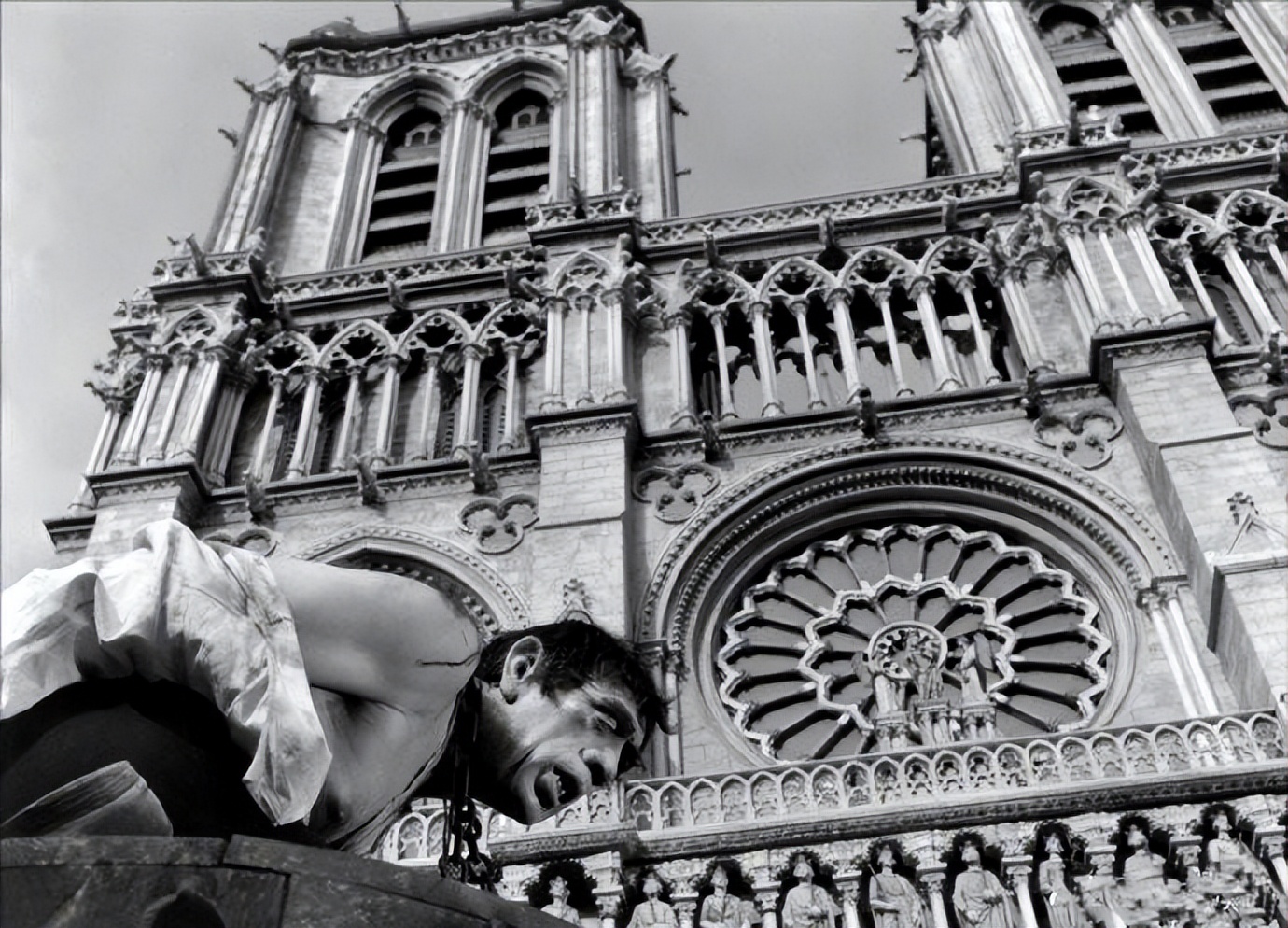 巴黎圣母院人物,电影巴黎圣母院人物特色解读