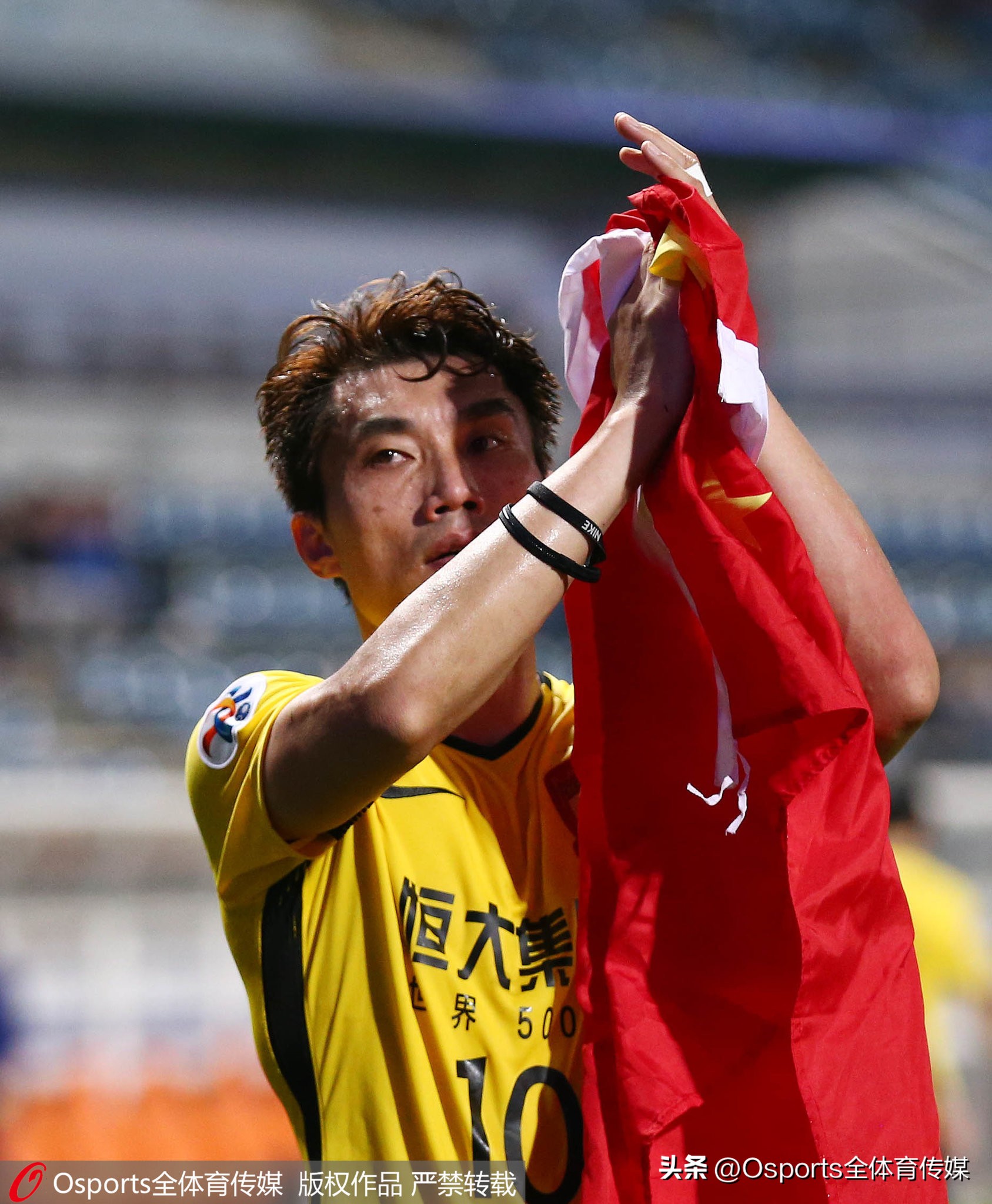 广州足球队宣布郑智担任一线队主教练回顾郑智职业生涯照