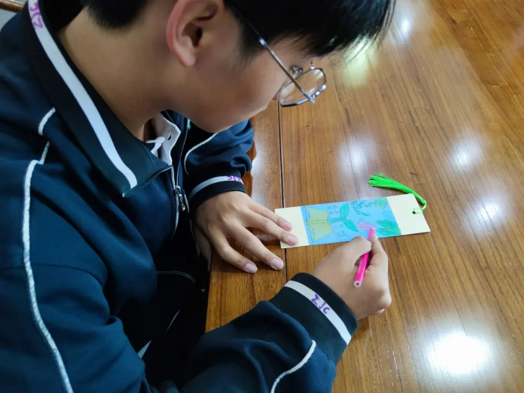 鹤壁市鹤山高中开展手绘“绿书签”活动