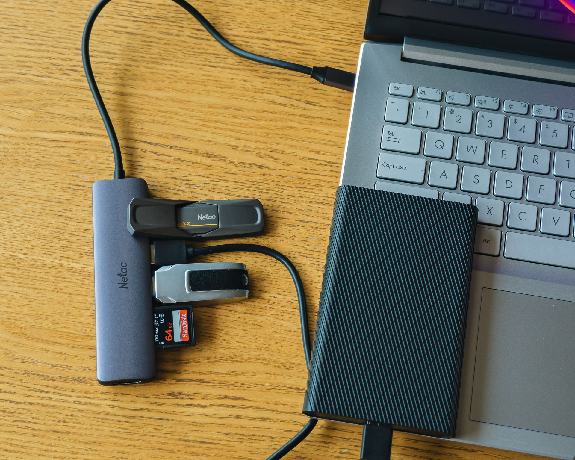 小屏随时变大屏，六大接口超实用，朗科*合六**一扩展坞评测