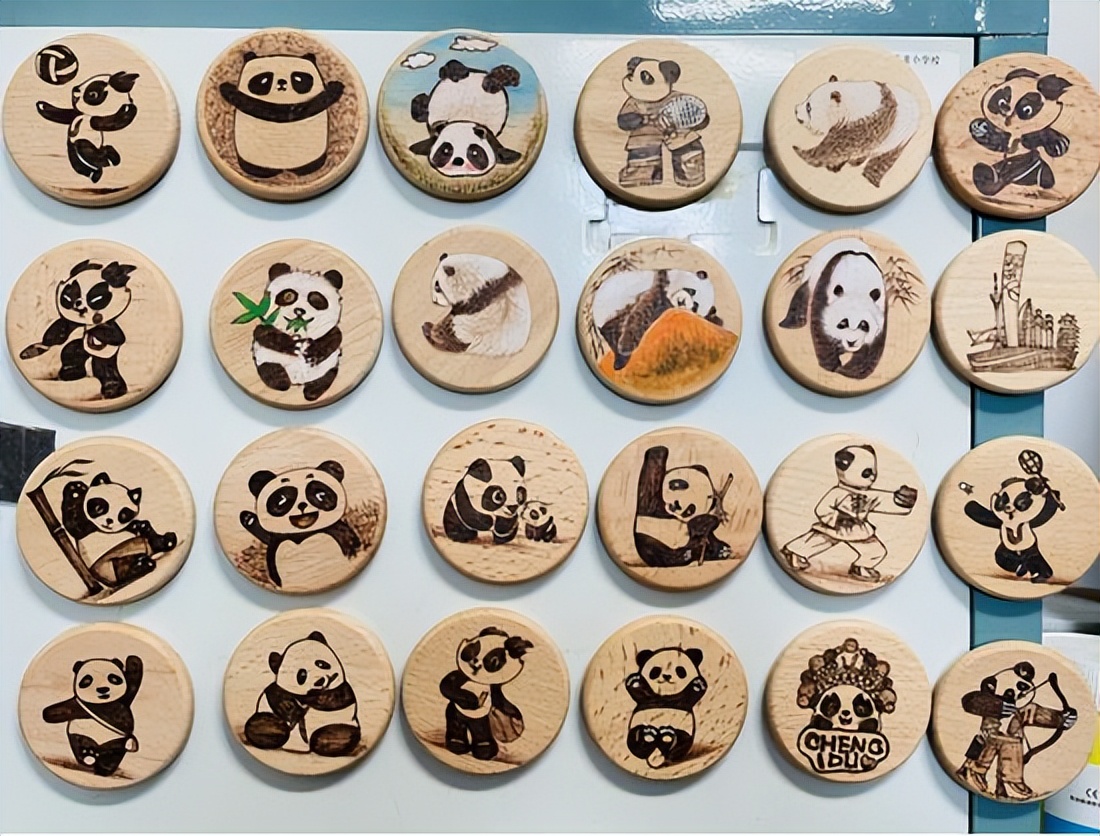 和蓉宝共迎大运!成都龙泉驿区灵龙小学非遗烙画绘大运