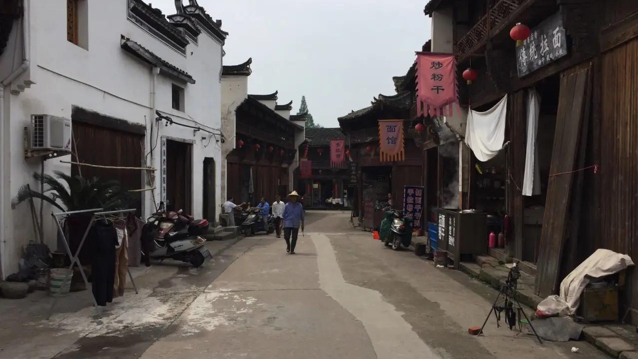 你一定去过许多迷人或神奇的地方,中国境内最值得去的三个地方