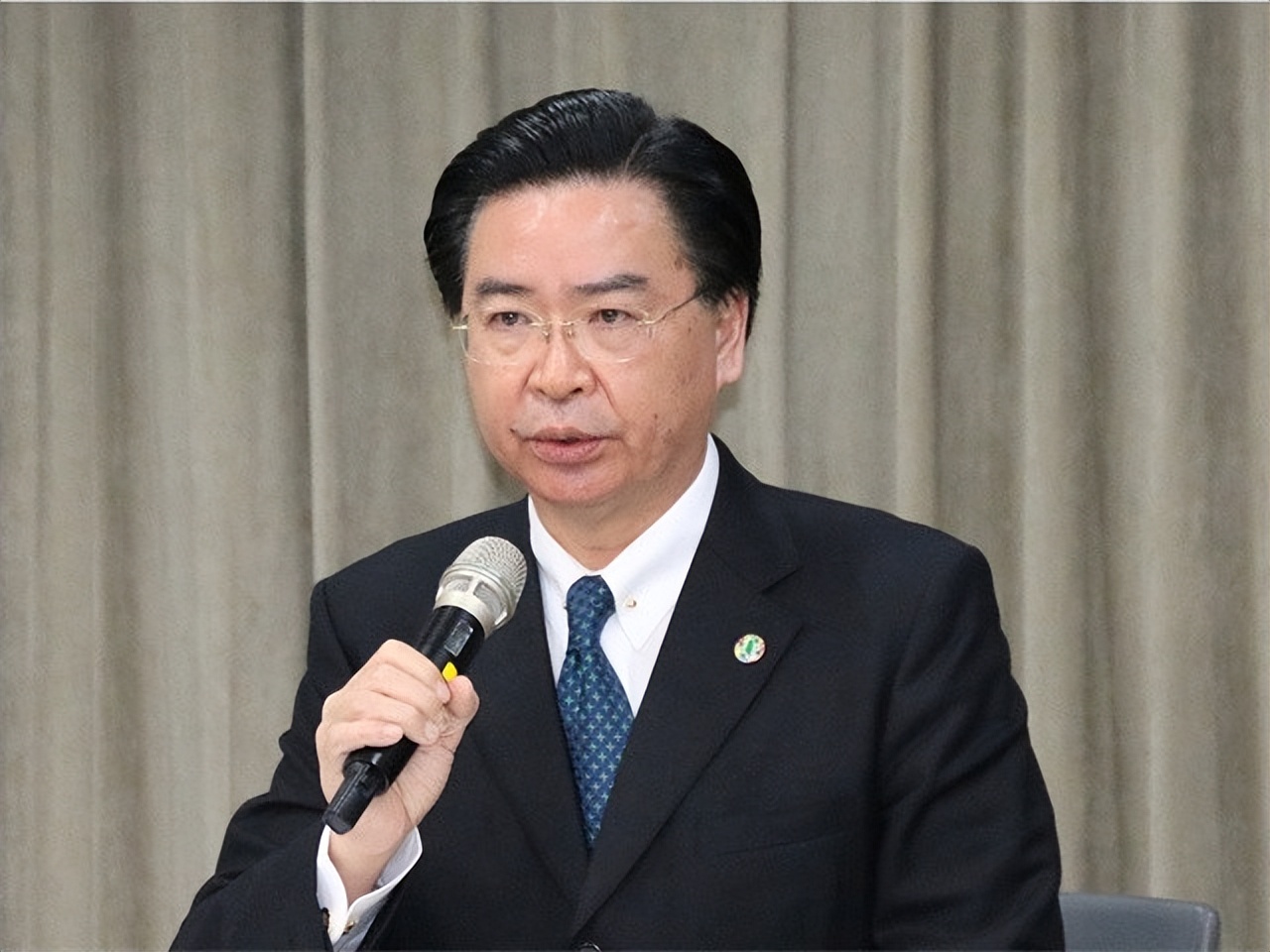 会武统台湾吗？国台办原副主任直言：台湾统一还有第三条路径！