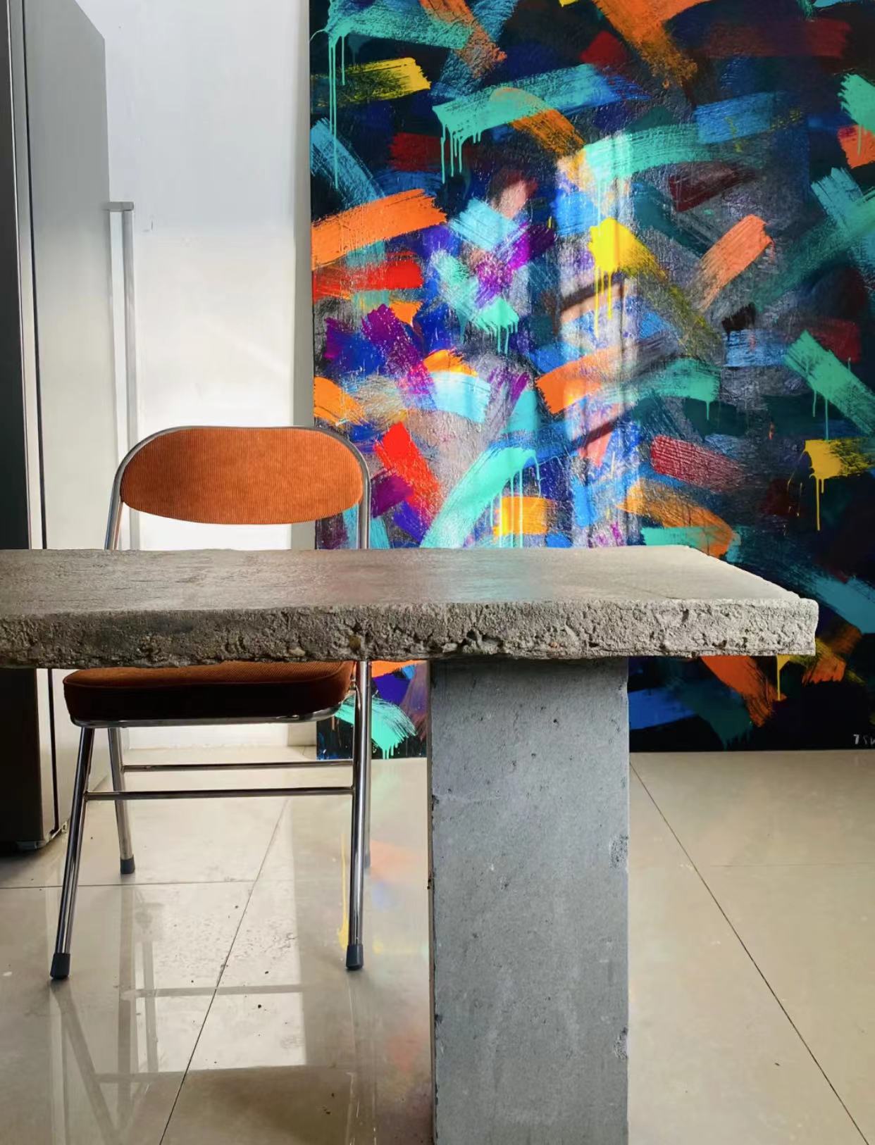 岩板餐桌使用过程中会裂吗,岩板餐桌角裂了