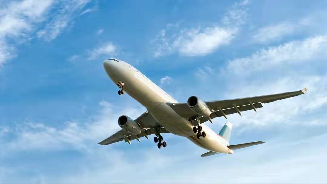 飞机上装巨型降落伞，坠机直接打开可以吗？