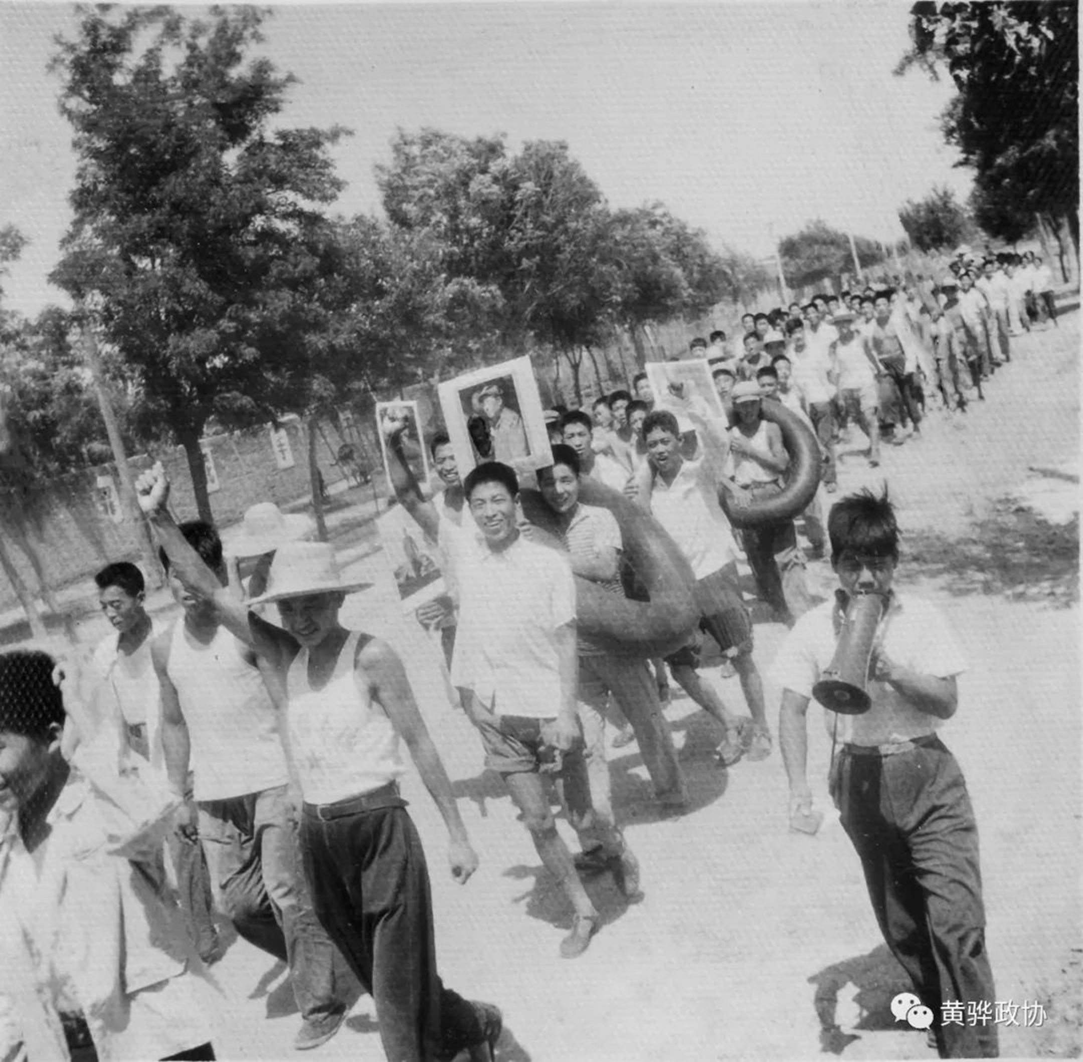 保定五中9：响应号召八中门前游泳，考入深池就靠蛙泳一姿