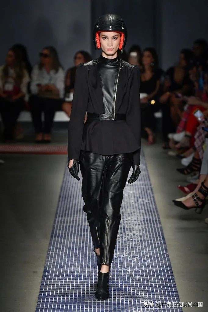 2019春款机车皮衣搭配图,小个子秋冬机车皮衣穿搭