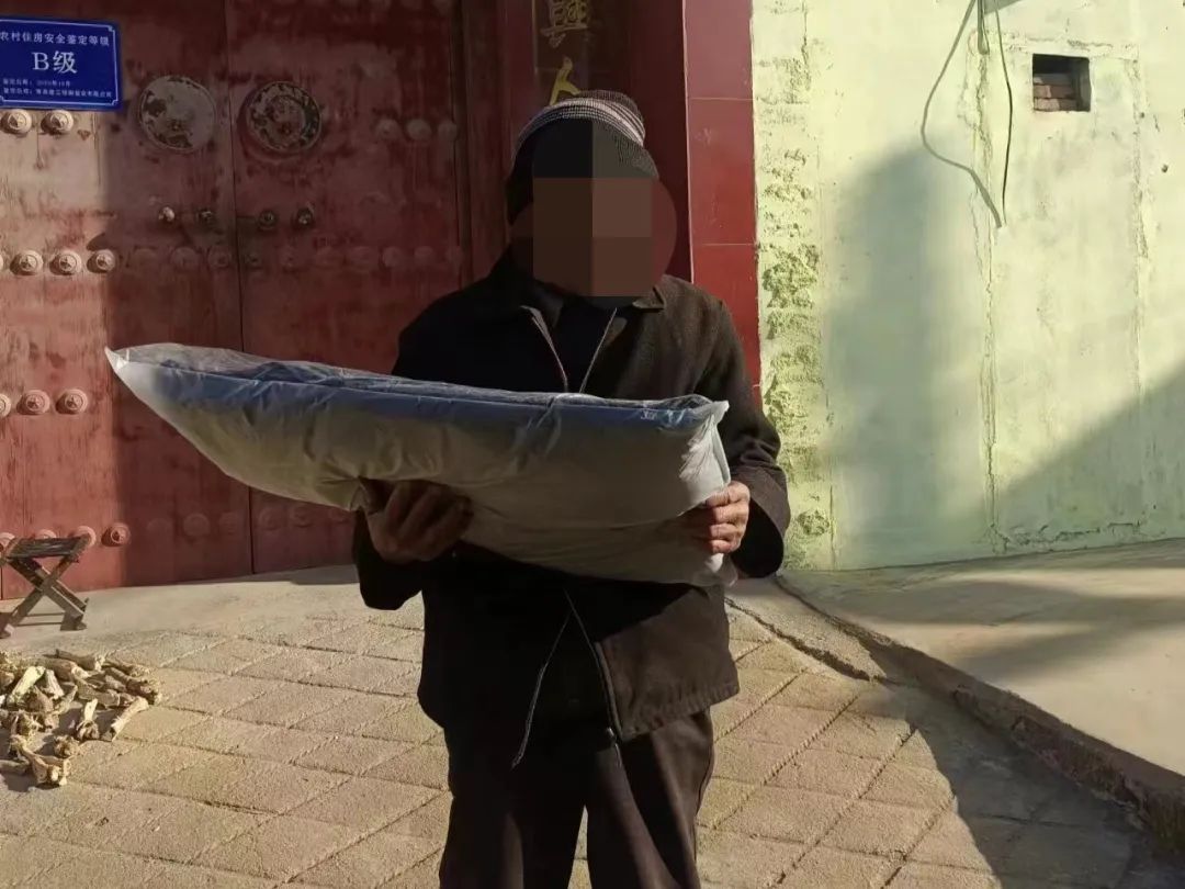 情系贫困户冬日送温暖,情系高龄老人暖心入户走访