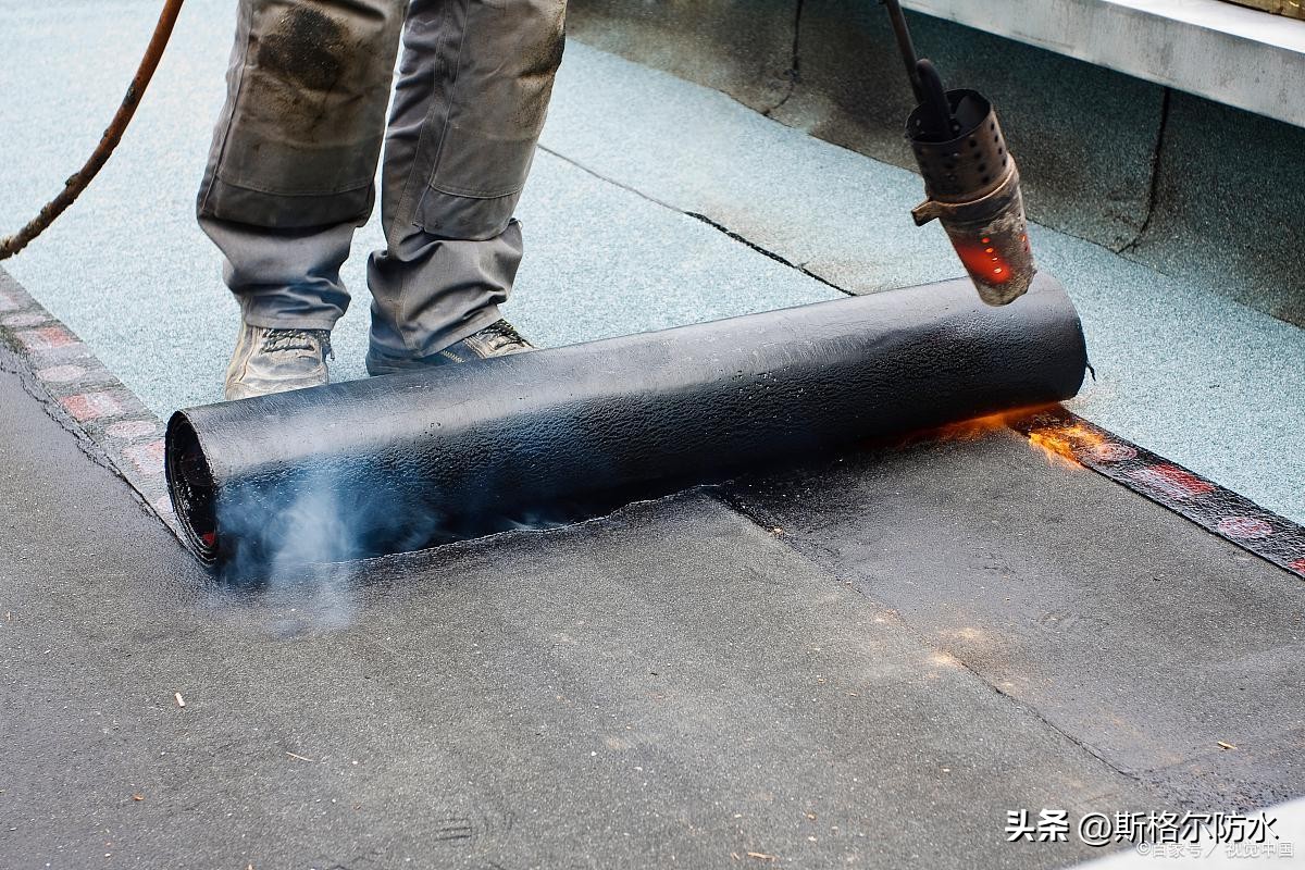 楼顶漏水用聚氨酯好还是沥青防水卷材？