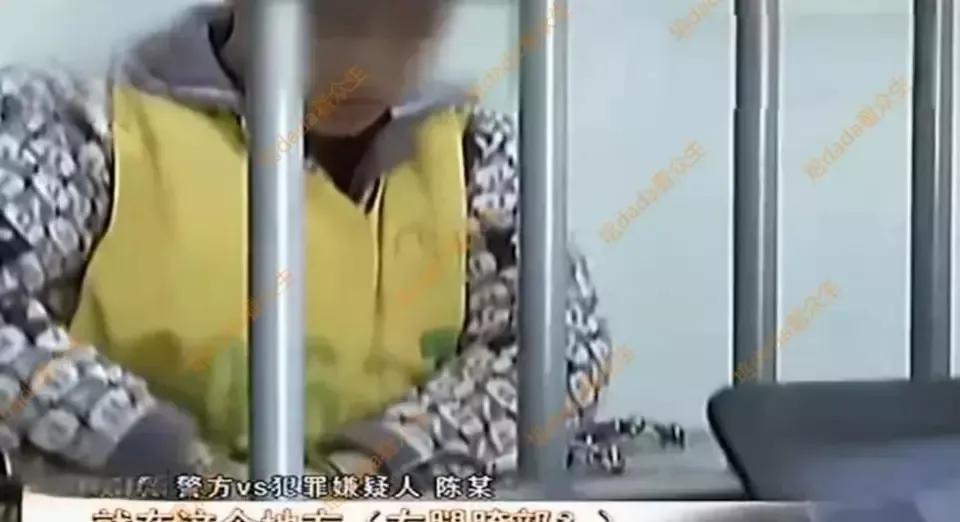 离谱女子,女子向男闺蜜炫耀纹身全集