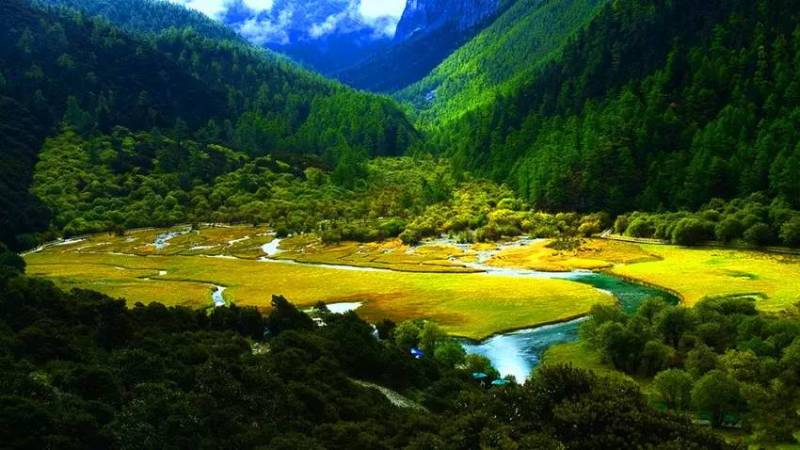 稻城亚丁攻略3-4天消费,稻城亚丁建议自己去还是跟团