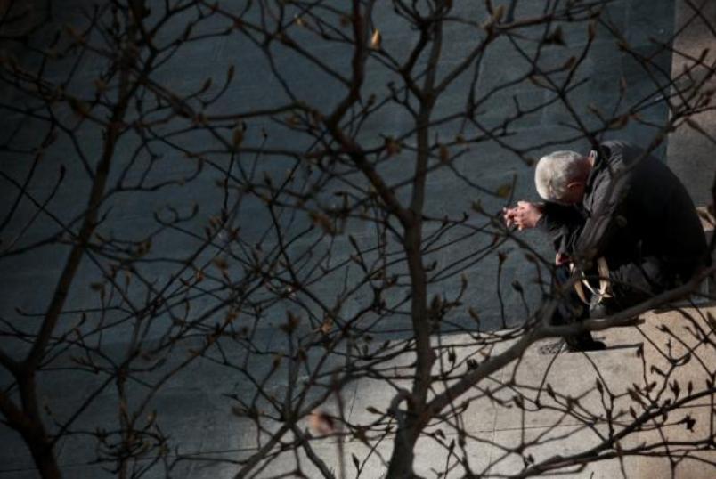 老人拒绝买保健品被辱骂,老人被劝买保健品子女应该怎么办