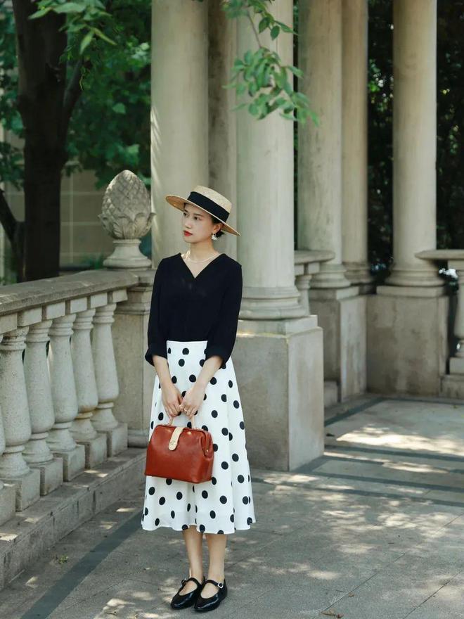 百搭必备的十款衣服,今年最流行的搭配是什么衣服