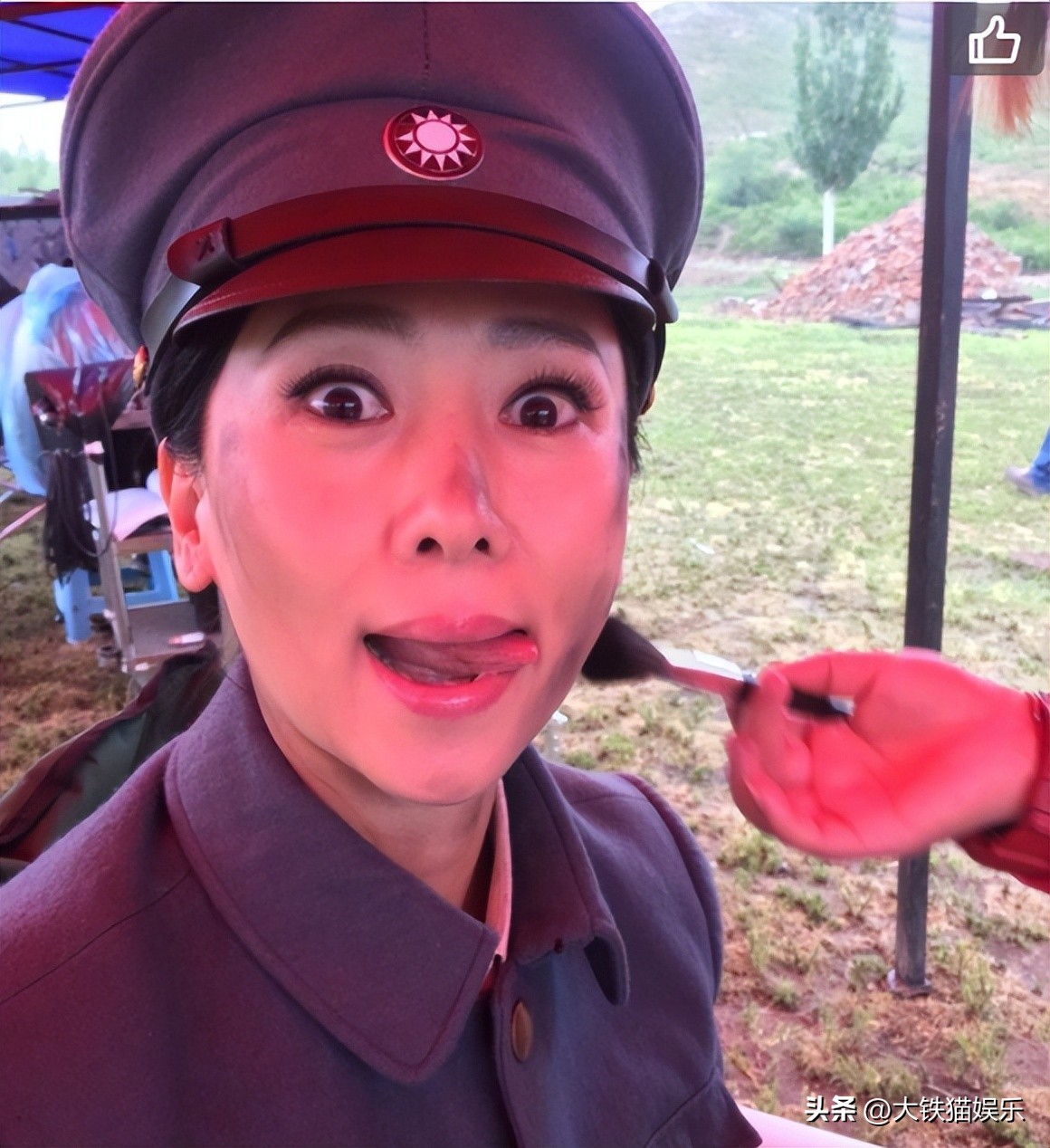 “荧幕女兵”的消亡史：蛇精脸、大浓妆，求你们别再*辱侮**战士了