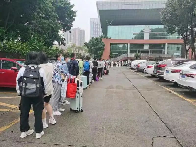 再见了，小盆友——9月19日成都家长成功“解除居家”……