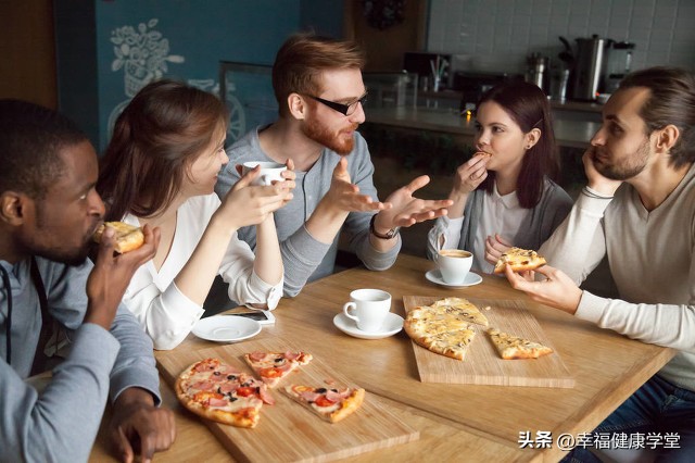 晚饭什么时候吃对身体最好,晚饭应该在几点吃对人比较好