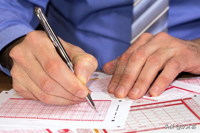 一张彩票中一个胆码有钱吗 (一张彩票中好几百万的是什么彩票)