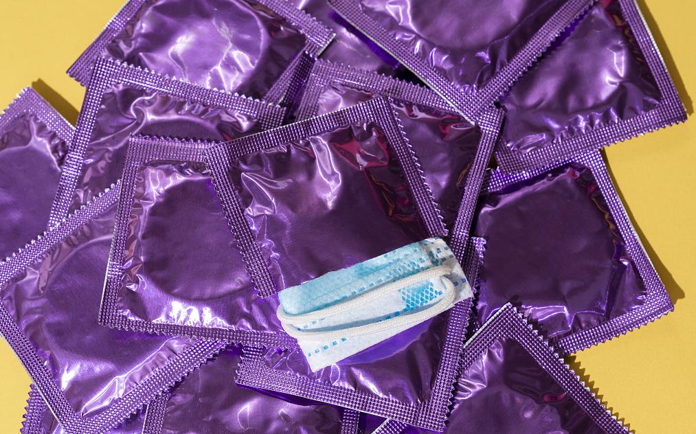 避孕套戴上就能用了吗？提醒：这4个错误做法，不少男性都不知道