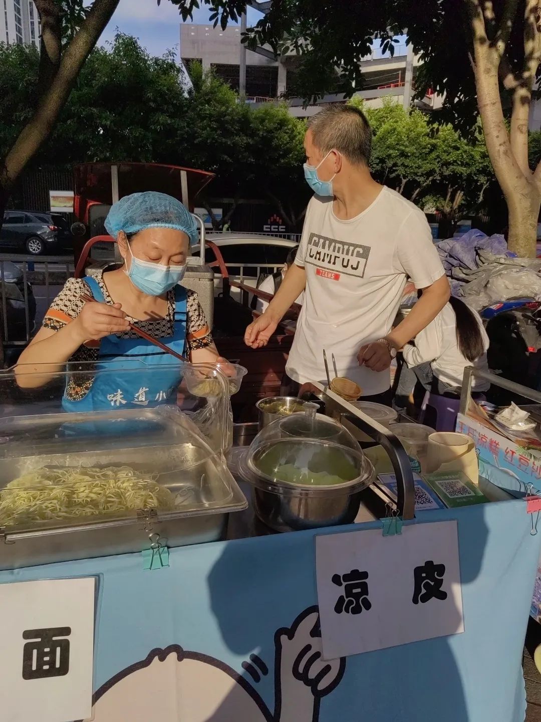 冰粉跟凉面哪个生意更好,夏天卖冰粉和凉面哪个更挣钱