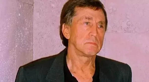 大脑被质子流穿过！他保住了性命，多年过去左脸依旧年轻