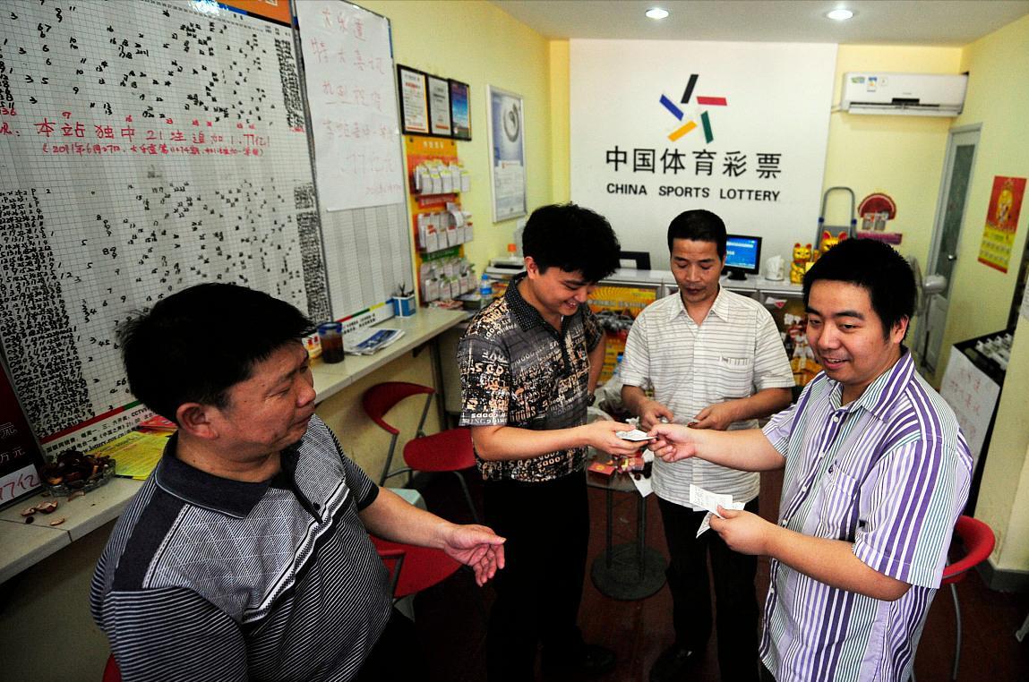 如果你彩票中了大奖需要扣多少税,如果彩票中奖1000万怎么办