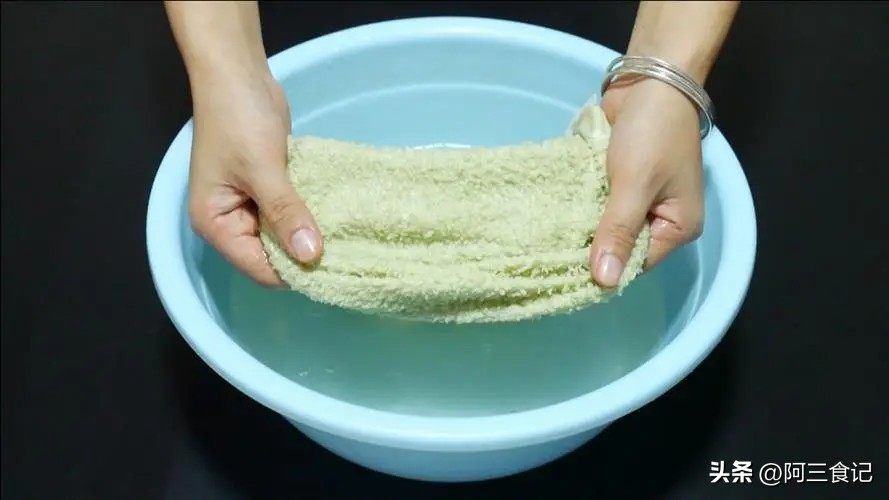 家里毛巾太多了可做什么用,毛巾太脏了用什么去黄